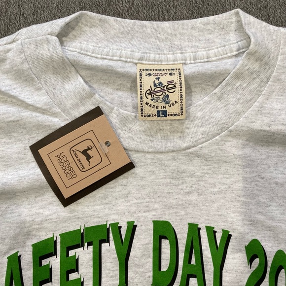 John Deere Gray Large T-Shirt - Picture 3 of 7